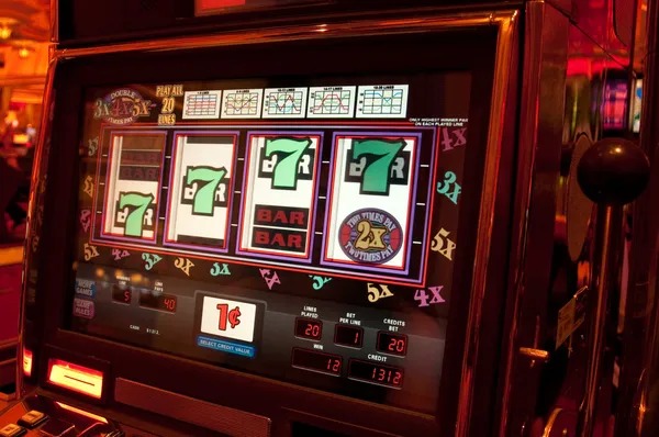 Live Blackjack table at halo138 with dealer and real-time card display