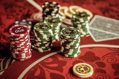 Sic Bo dice and payout table on halo138